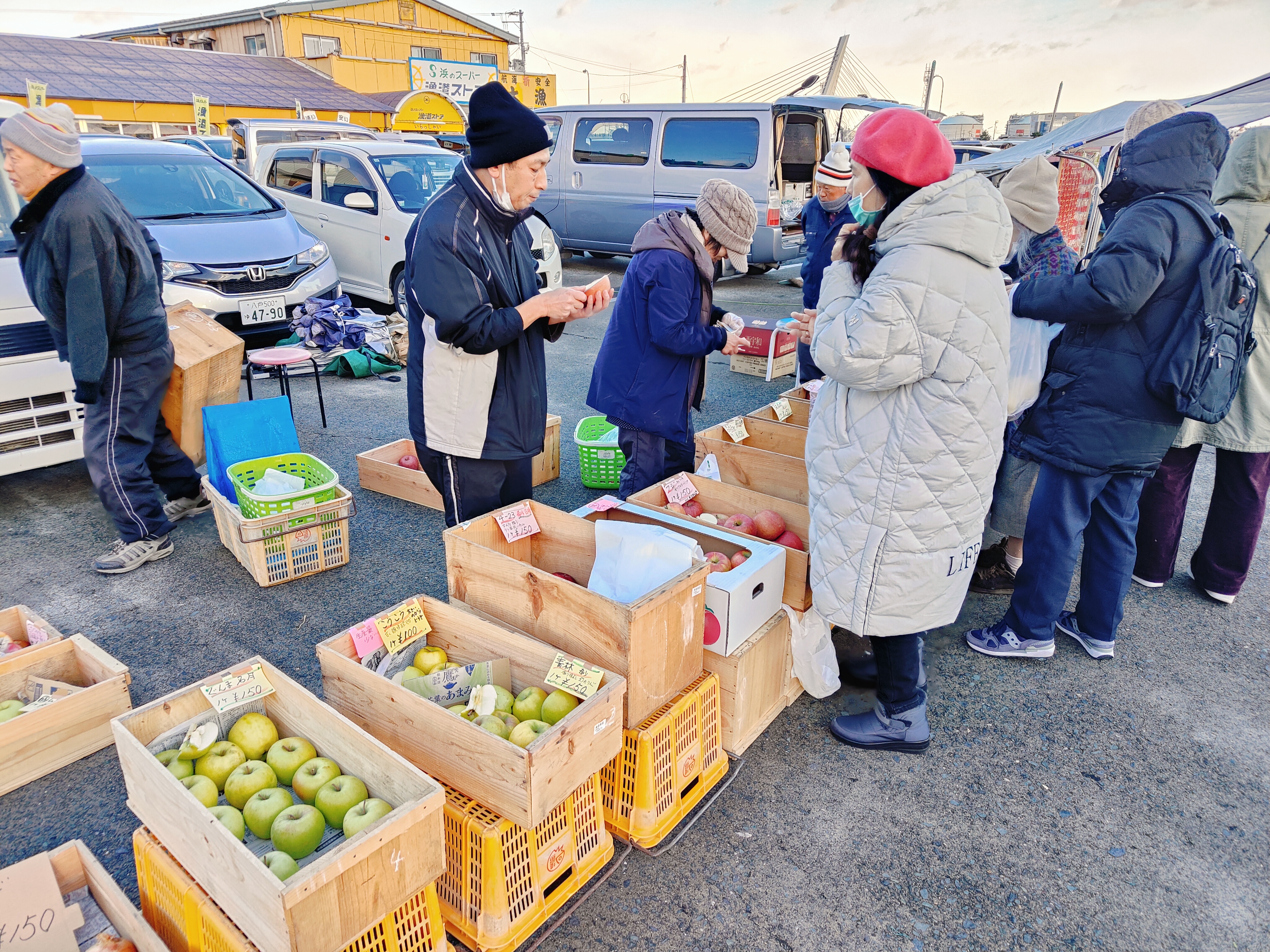 (日本青森旅遊)館鼻岸壁早市，日本最大且最熱鬧的星期天朝市，