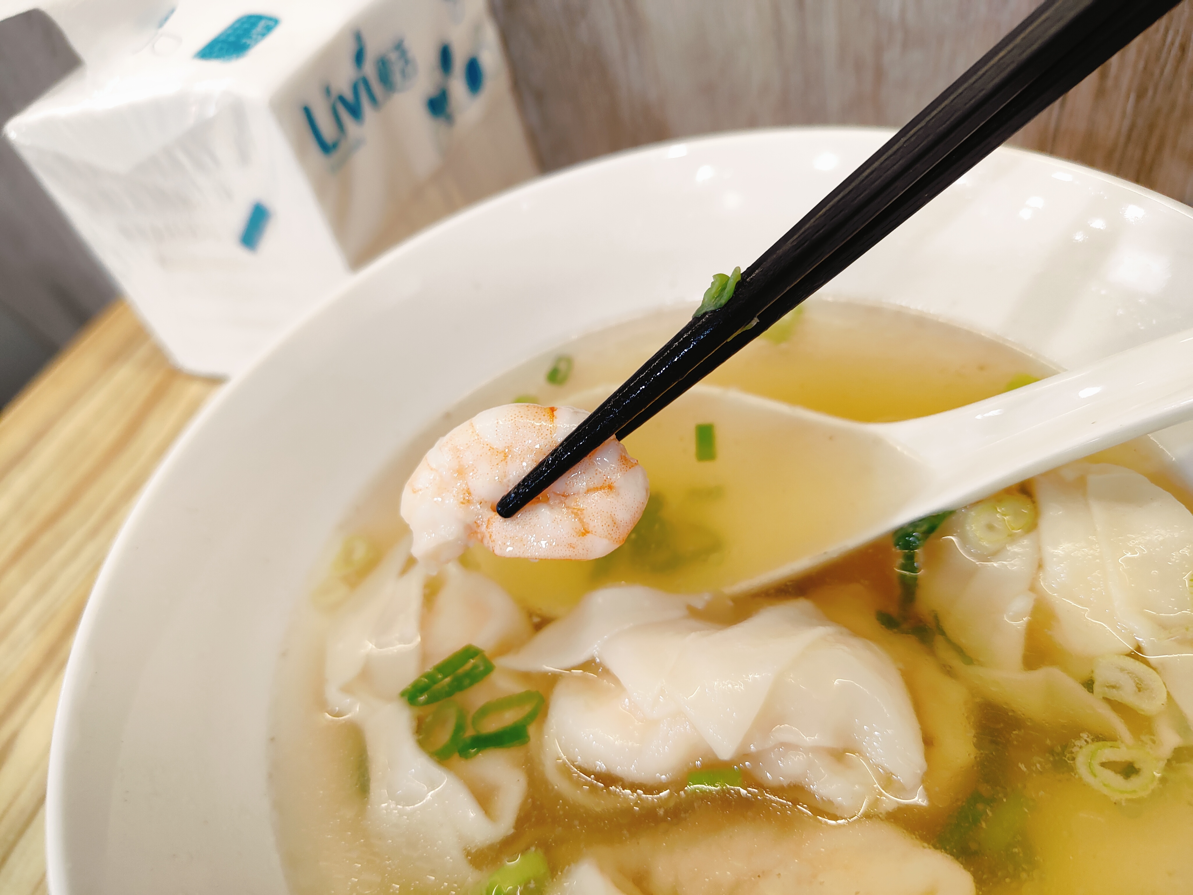 (新北新莊餐廳)四木欣福 新莊店，用餐時間人潮很多。餐點走一