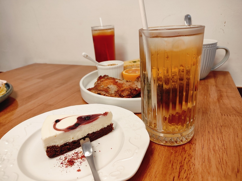 (台北松山餐廳)Kingmauii 金茂宜咖啡 台北小巨蛋直