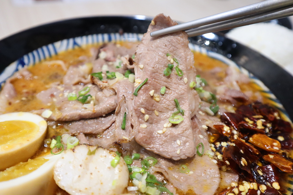 (新北新莊餐廳)二春外鍋燒專賣店新莊店，主打多樣湯頭與豐富配