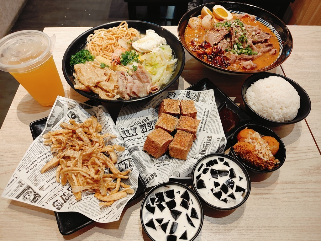 (新北新莊餐廳)二春外鍋燒專賣店新莊店，主打多樣湯頭與豐富配