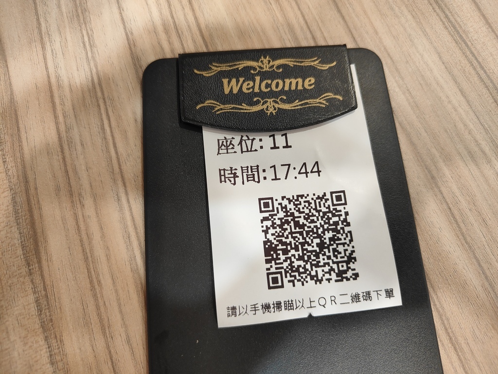 (新北新莊餐廳)豐衣足食，位於中港大排附近，店外人潮絡繹不絕
