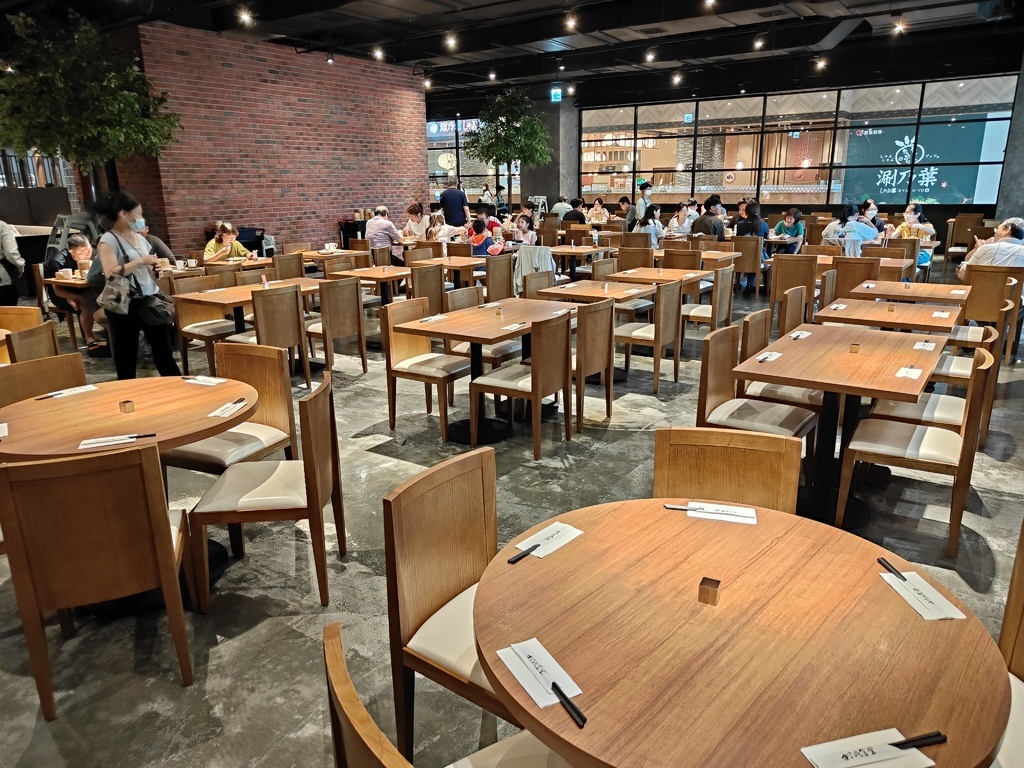 (新北新莊餐廳)村民食堂廚窗港點 新莊i-Tower店，