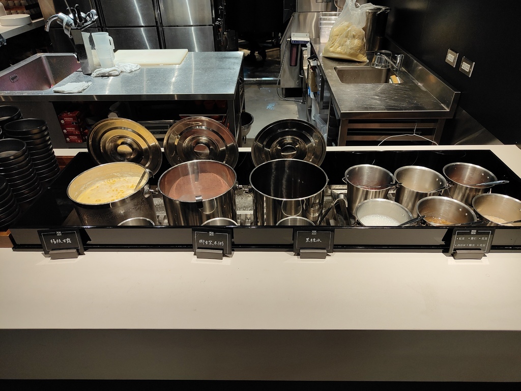 (新北新莊餐廳)村民食堂廚窗港點 新莊i-Tower店，