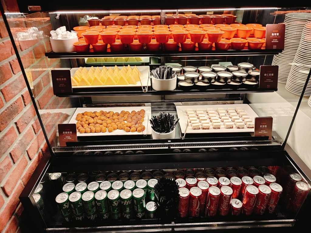 (新北新莊餐廳)村民食堂廚窗港點 新莊i-Tower店，