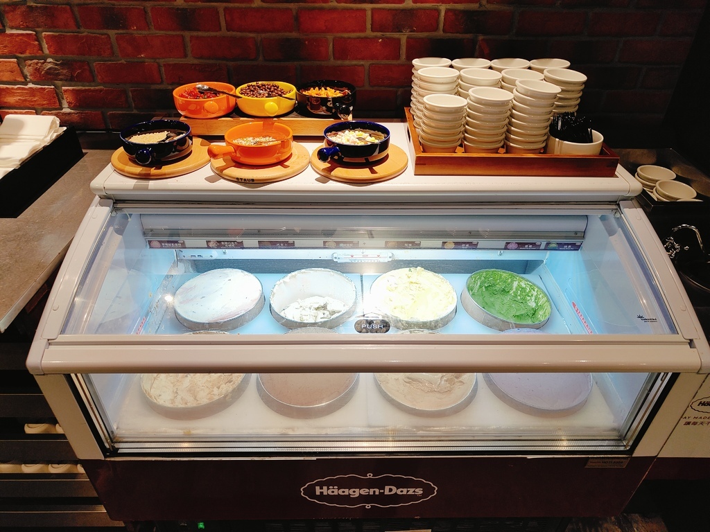 (新北新莊餐廳)村民食堂廚窗港點 新莊i-Tower店，