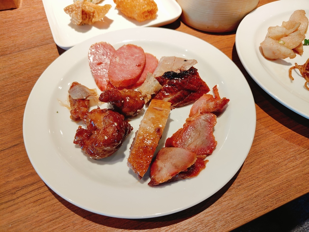 (新北新莊餐廳)村民食堂廚窗港點 新莊i-Tower店，