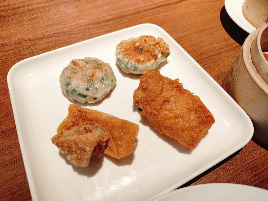 (新北新莊餐廳)村民食堂廚窗港點 新莊i-Tower店，