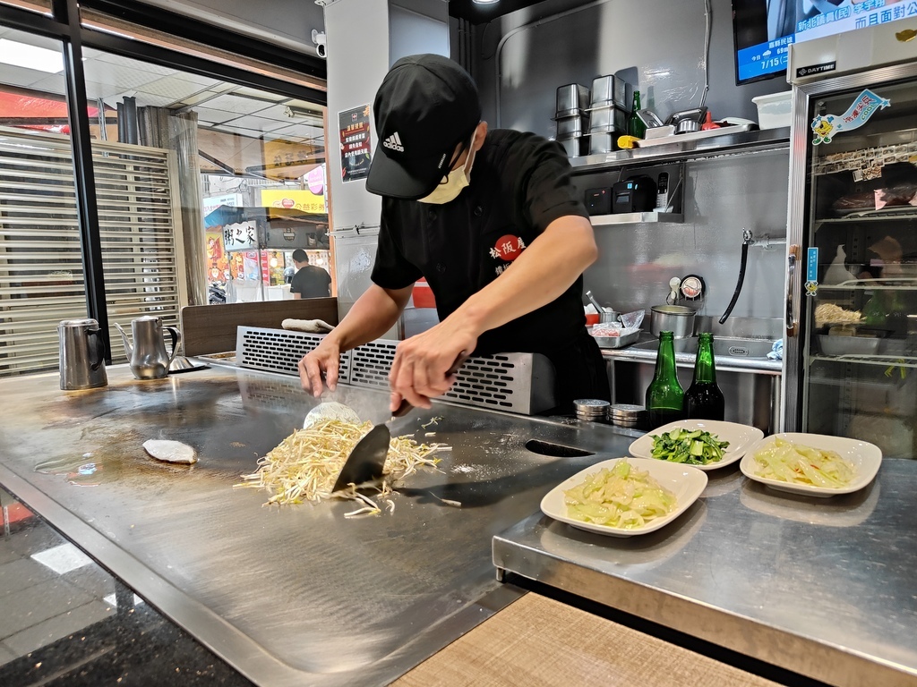 (新北新莊餐廳)松阪屋鐵板燒，從新莊中正路搬家到建中街~環境