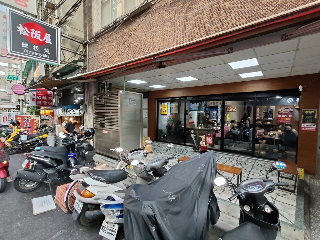(新北新莊餐廳)松阪屋鐵板燒，從新莊中正路搬家到建中街~環境