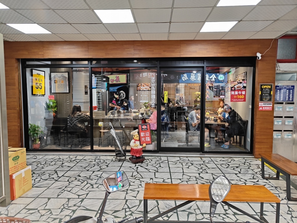 (新北新莊餐廳)松阪屋鐵板燒，從新莊中正路搬家到建中街~環境