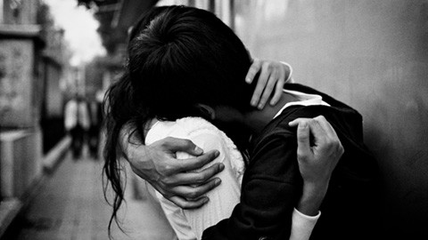 i_remember_every_day_b_w_hug_kiss_love_57b9d9e6dd98bee7760cbe1a40708c45_h1