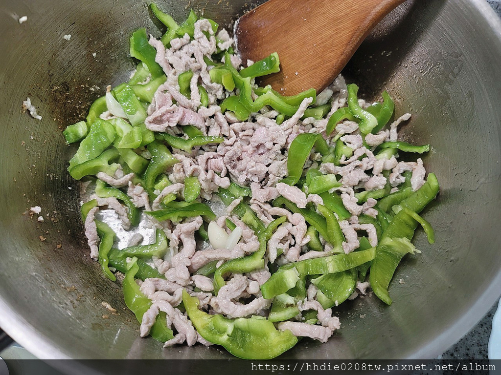 蒜香青椒炒肉丝 (5).jpg