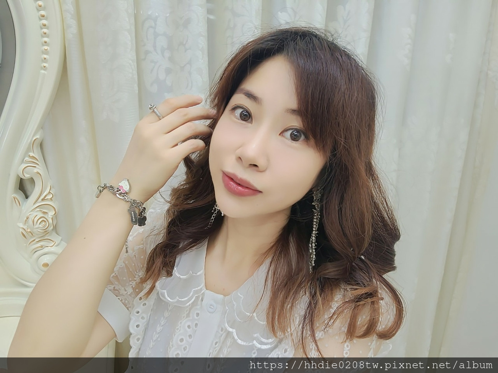 依諜 (3).jpg 負離子柔順吹風機推薦|SANSUI 山水 極勁正負離子高速吹風機|速乾低噪、380g輕手感、可折疊|媲美高價位吹風機長髮少女的最愛