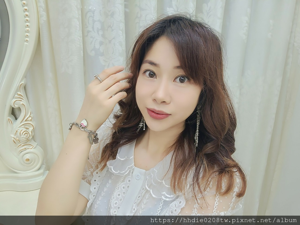 依諜 (4).jpg 負離子柔順吹風機推薦|SANSUI 山水 極勁正負離子高速吹風機|速乾低噪、380g輕手感、可折疊|媲美高價位吹風機長髮少女的最愛