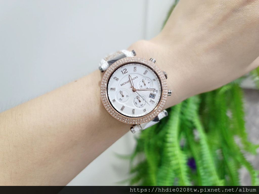 【MICHAEL KORS】Parker 輕奢三眼晶鑽女錶 (4).jpg