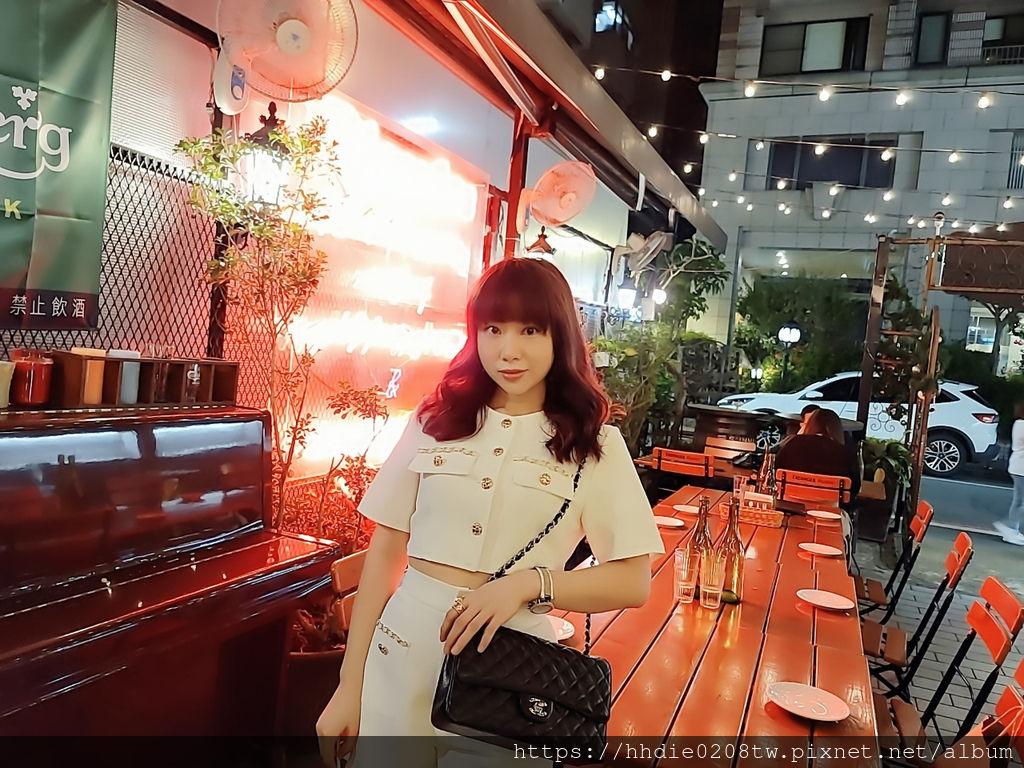 依諜 (40).jpg 直捲兩用造型梳推薦MUNICHI 沐尼黑ION負離子溫控直髮梳|MCH陶瓷防燙梳齒、5檔溫控、恆溫護髮不燙手、30秒熱機梳整造型好幫手