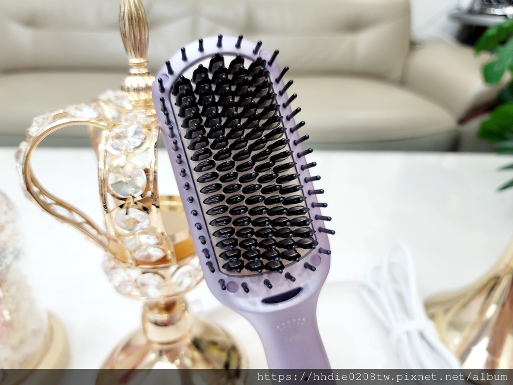 沐尼黑ION負離子溫控直髮梳 (2).jpg 直捲兩用造型梳推薦MUNICHI 沐尼黑ION負離子溫控直髮梳|MCH陶瓷防燙梳齒、5檔溫控、恆溫護髮不燙手、30秒熱機梳整造型好幫手