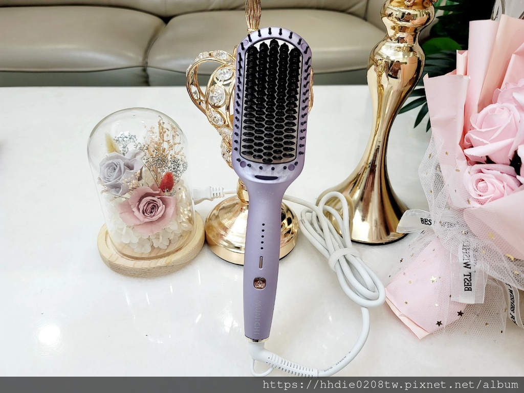 沐尼黑ION負離子溫控直髮梳 (4).jpg 直捲兩用造型梳推薦MUNICHI 沐尼黑ION負離子溫控直髮梳|MCH陶瓷防燙梳齒、5檔溫控、恆溫護髮不燙手、30秒熱機梳整造型好幫手