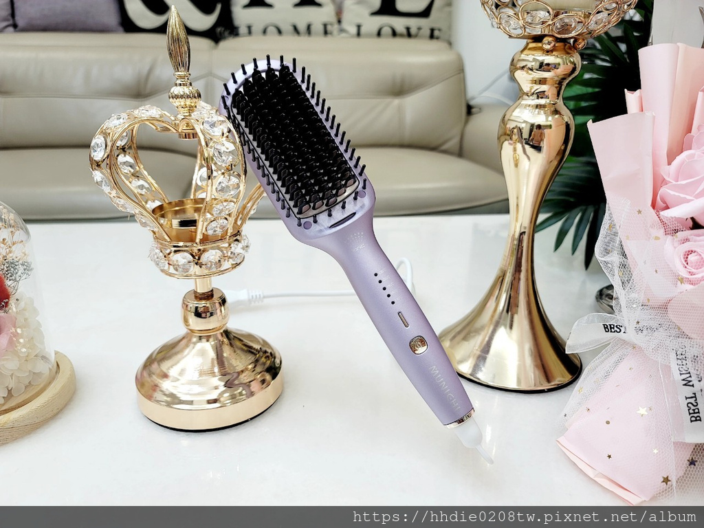 沐尼黑ION負離子溫控直髮梳 (3).jpg 直捲兩用造型梳推薦MUNICHI 沐尼黑ION負離子溫控直髮梳|MCH陶瓷防燙梳齒、5檔溫控、恆溫護髮不燙手、30秒熱機梳整造型好幫手