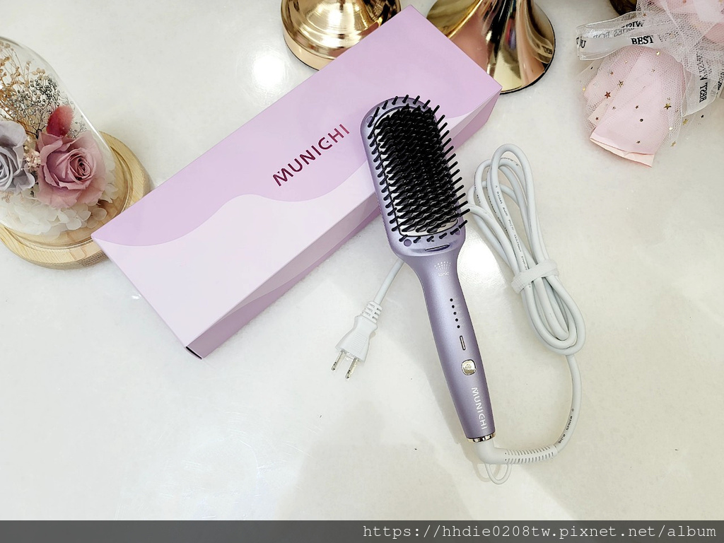 沐尼黑ION負離子溫控直髮梳 (5).jpg 直捲兩用造型梳推薦MUNICHI 沐尼黑ION負離子溫控直髮梳|MCH陶瓷防燙梳齒、5檔溫控、恆溫護髮不燙手、30秒熱機梳整造型好幫手