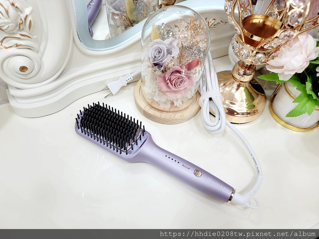 沐尼黑ION負離子溫控直髮梳 (17).jpg 直捲兩用造型梳推薦MUNICHI 沐尼黑ION負離子溫控直髮梳|MCH陶瓷防燙梳齒、5檔溫控、恆溫護髮不燙手、30秒熱機梳整造型好幫手
