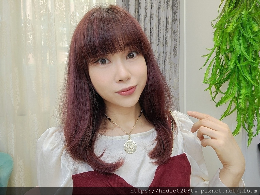 依諜 (3).jpg 直捲兩用造型梳推薦MUNICHI 沐尼黑ION負離子溫控直髮梳|MCH陶瓷防燙梳齒、5檔溫控、恆溫護髮不燙手、30秒熱機梳整造型好幫手