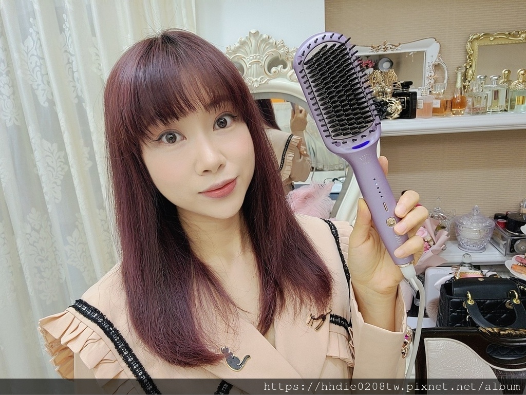 依諜美髪造型推薦直髪梳 (23).jpg 直捲兩用造型梳推薦MUNICHI 沐尼黑ION負離子溫控直髮梳|MCH陶瓷防燙梳齒、5檔溫控、恆溫護髮不燙手、30秒熱機梳整造型好幫手