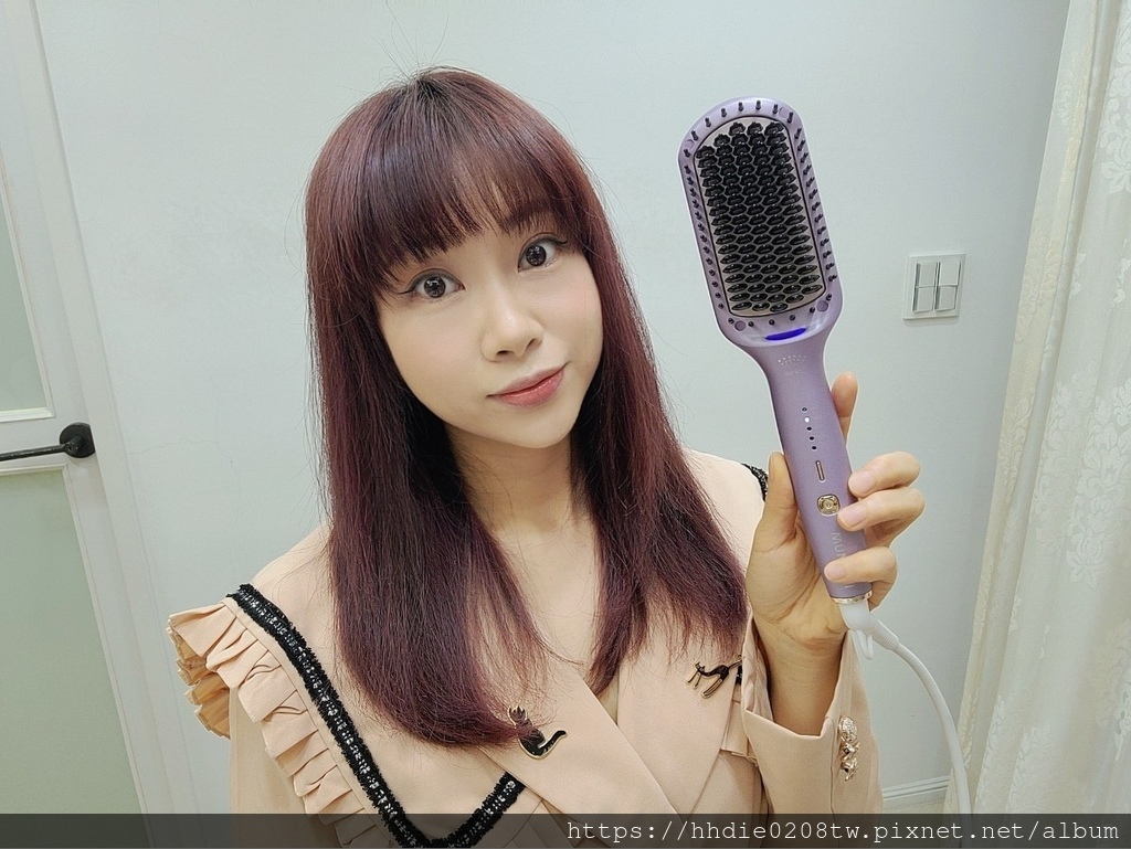 依諜美髪造型推薦直髪梳 (24).jpg 直捲兩用造型梳推薦MUNICHI 沐尼黑ION負離子溫控直髮梳|MCH陶瓷防燙梳齒、5檔溫控、恆溫護髮不燙手、30秒熱機梳整造型好幫手