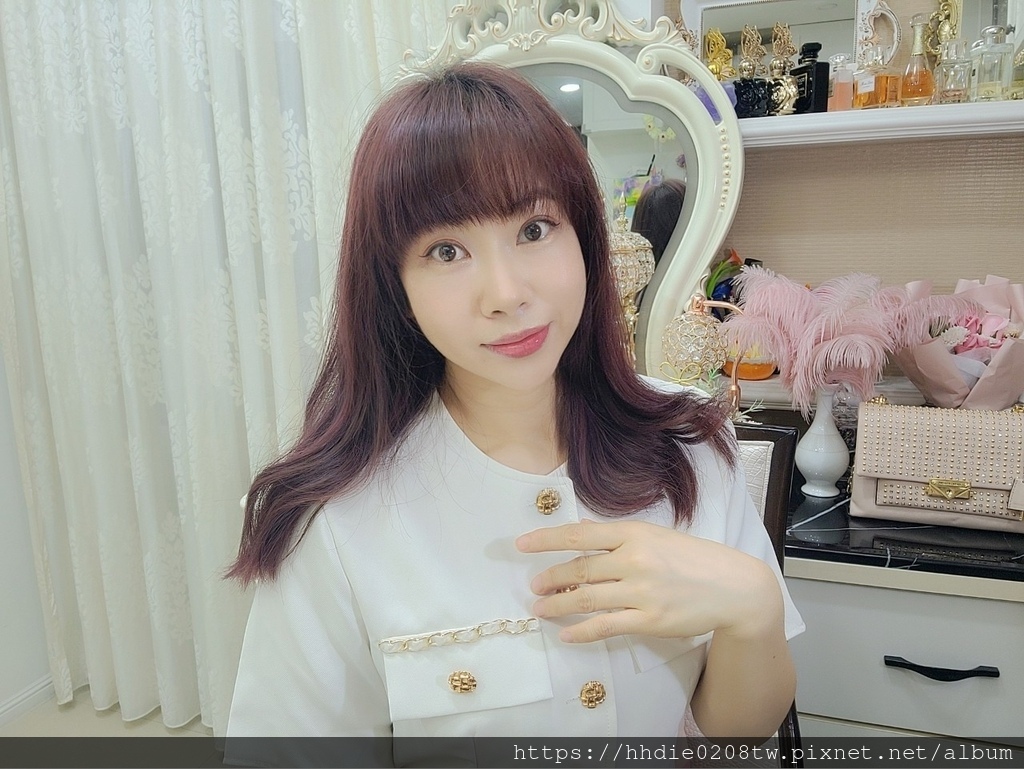 依諜 (38).jpg 直捲兩用造型梳推薦MUNICHI 沐尼黑ION負離子溫控直髮梳|MCH陶瓷防燙梳齒、5檔溫控、恆溫護髮不燙手、30秒熱機梳整造型好幫手