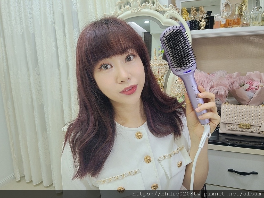 依諜 (40).jpg 直捲兩用造型梳推薦MUNICHI 沐尼黑ION負離子溫控直髮梳|MCH陶瓷防燙梳齒、5檔溫控、恆溫護髮不燙手、30秒熱機梳整造型好幫手