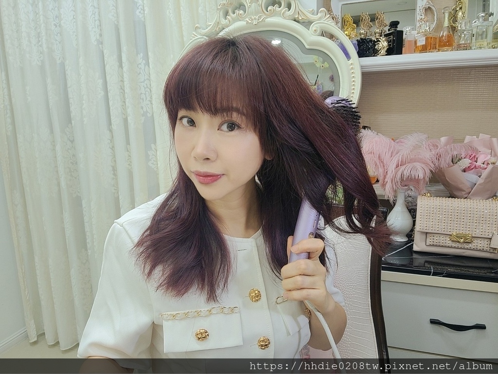 依諜 (42).jpg 直捲兩用造型梳推薦MUNICHI 沐尼黑ION負離子溫控直髮梳|MCH陶瓷防燙梳齒、5檔溫控、恆溫護髮不燙手、30秒熱機梳整造型好幫手