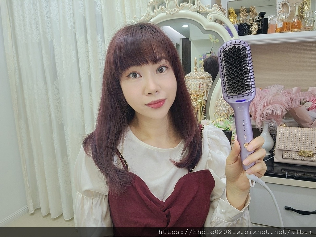 依諜 (47).jpg 直捲兩用造型梳推薦MUNICHI 沐尼黑ION負離子溫控直髮梳|MCH陶瓷防燙梳齒、5檔溫控、恆溫護髮不燙手、30秒熱機梳整造型好幫手