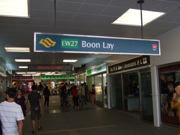 Boon Lay (中文叫"文禮",用台語唸看看XD)