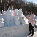 跟雪人照相照相~