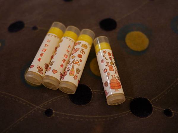 1030228 檸檬甜杏護唇膏001.JPG 1030228 檸檬甜杏護唇膏001.JPG