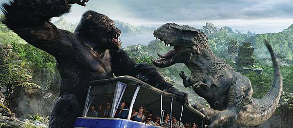 Studio_Tour_Kong_dino_over_tram.jpg