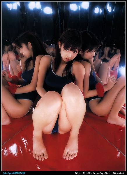 WW_Yuko_Ogura_MirrorGirl_019.jpg