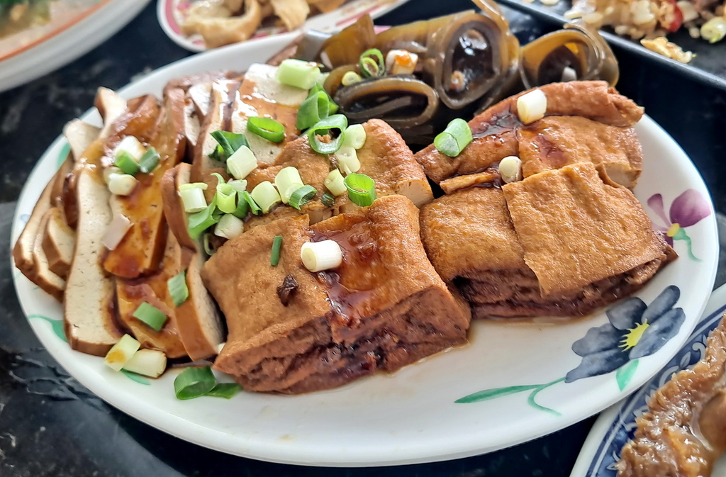 |宜蘭|【三星鄉。阿鳳牛肉麵】田野中隱藏版溫泉泡腳池(品嚐至