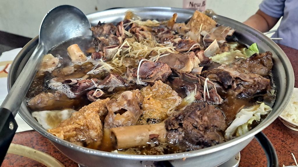 |台中|【大肚區❤阿義羊肉爐】份量澎派的軟嫩炒羊雜、羊肉湯、
