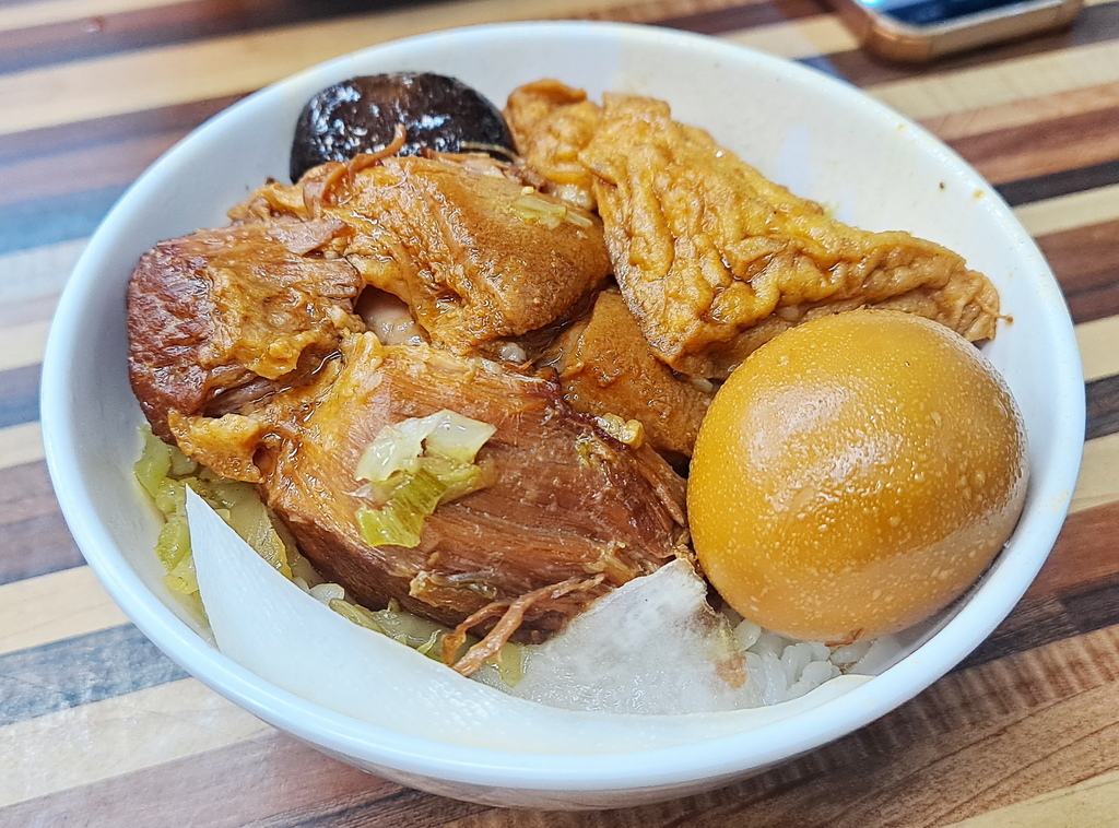 |台北|【三重區。33年溪尾街知高飯/豬腳飯(玉知高華知高飯