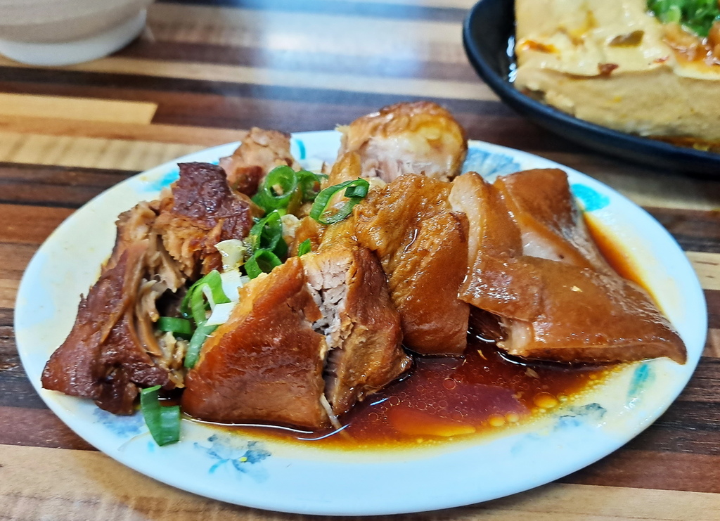 |台北|【三重區。33年溪尾街知高飯/豬腳飯(玉知高華知高飯