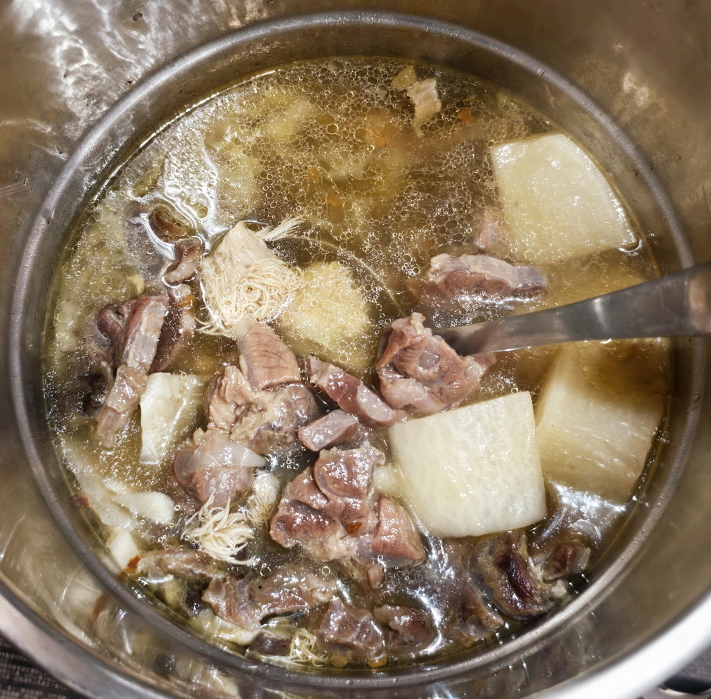 |高壓鍋-壓力鍋食譜|【猴頭菇白菜洋蔥牛腱湯】