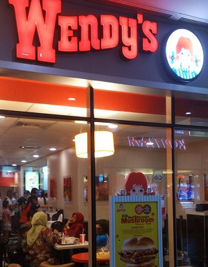 飯店樓下有Wendy漢堡