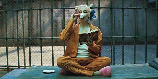 landscape-1453740157-suicide-squad-margot-robbie-harley-quinn.jpg