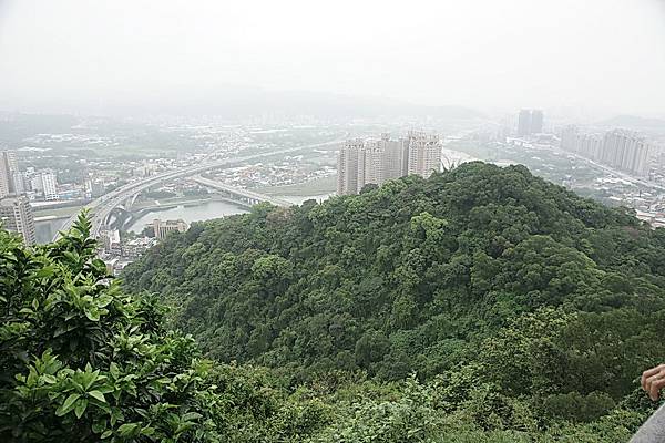 一峰在下面