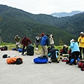 睡在登山口停車場