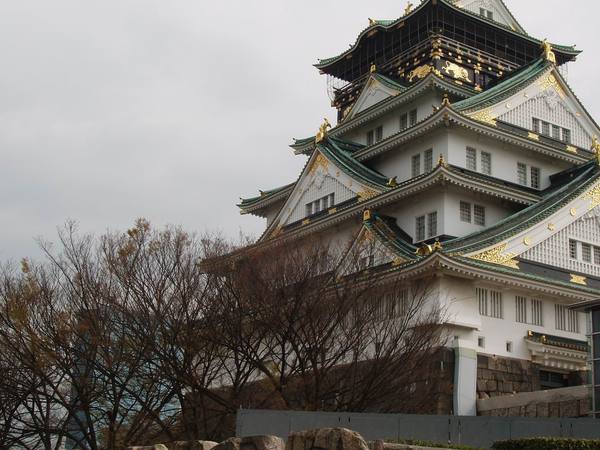 96.03.29 大阪城公園天守閣一角拍照八