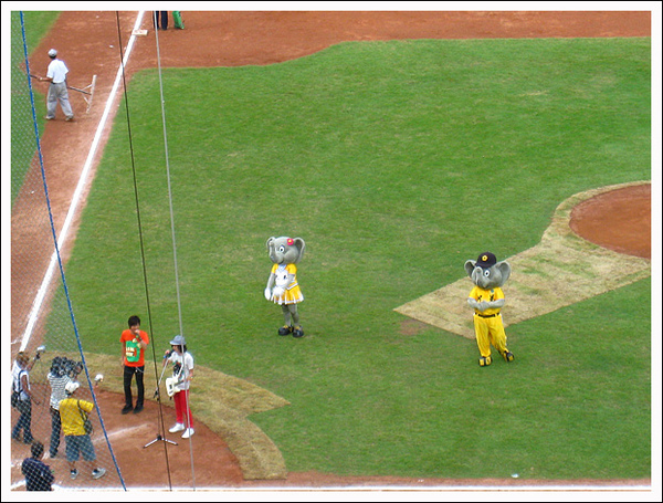 開場前無聊的表演........