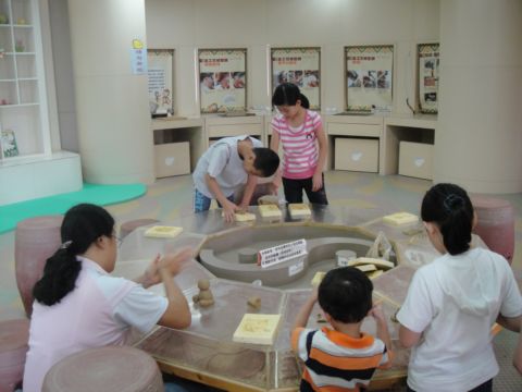 南投草屯,兒童工藝嬉遊之旅(99.8.21) 南投草屯,兒童工藝嬉遊之旅(99.8.21)